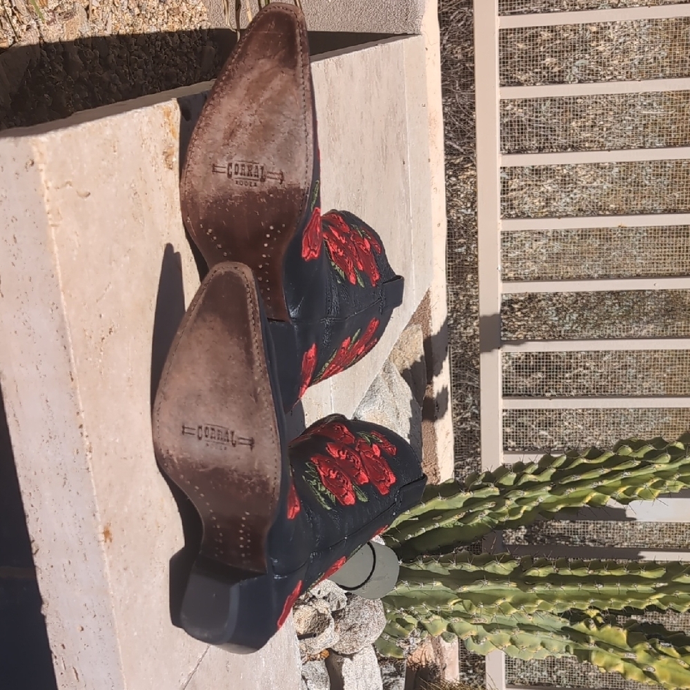 Chic Black Heeled Boots with Red Rose Design - Picture 3 of 9